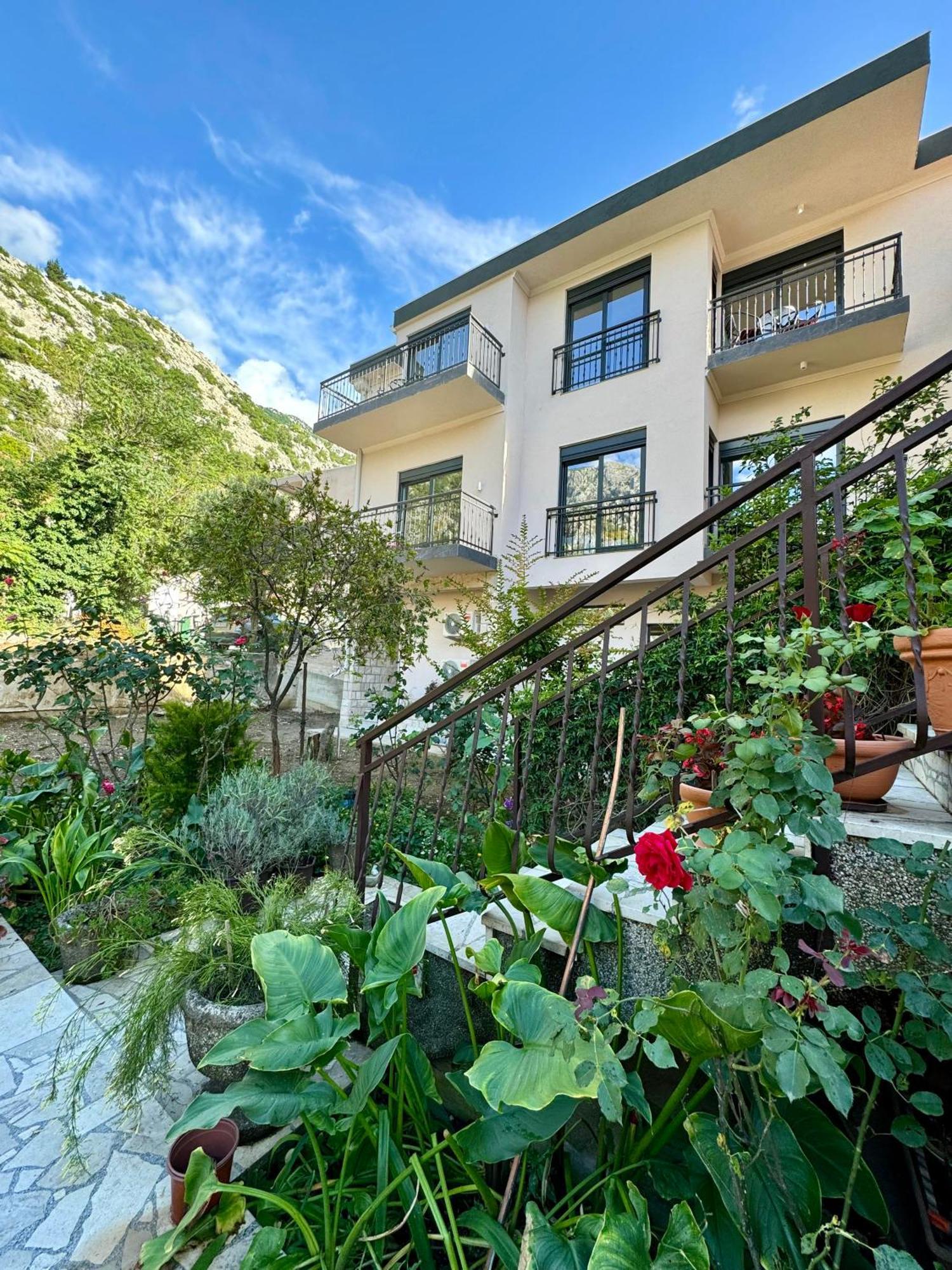 Harmony Garden Apartments Котор Экстерьер фото